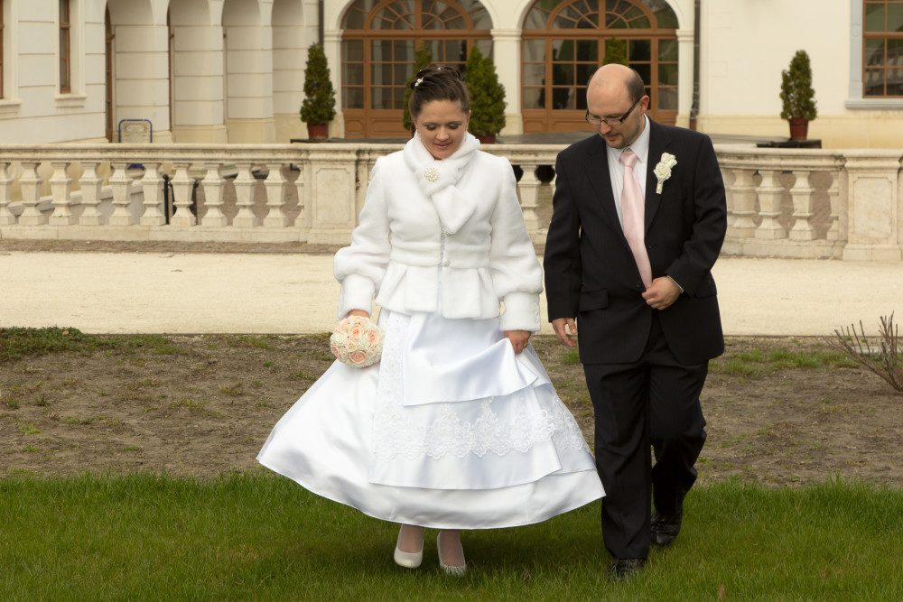 Gábor és Kriszti esküvői fotók Gödöllői Kastélykert