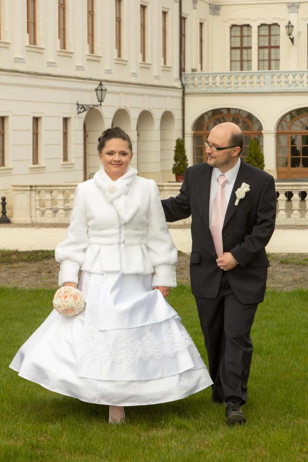 Gábor és Kriszti esküvői fotók Gödöllői Kastélykert