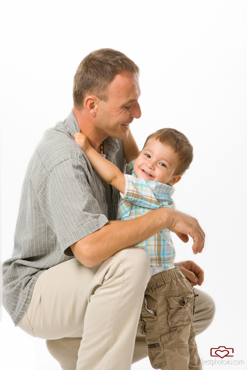 totyogó kisfiú fotózás stúdióban