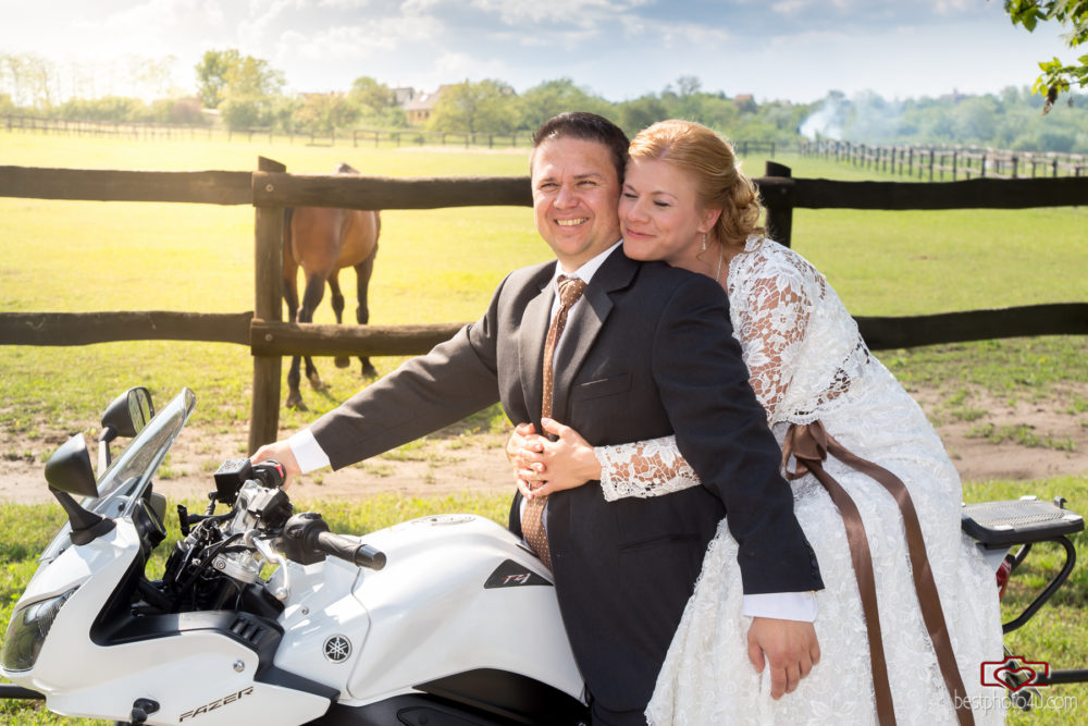 Csilla és Attila esküvői fotói a sóskúti lovasklubban