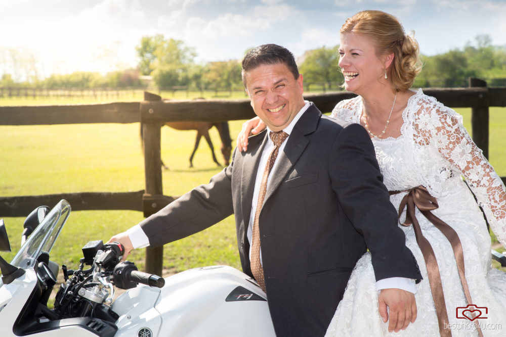 Csilla és Attila esküvői fotói a sóskúti lovasklubban