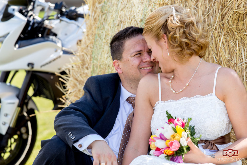 Csilla és Attila esküvői fotói a sóskúti lovasklubban