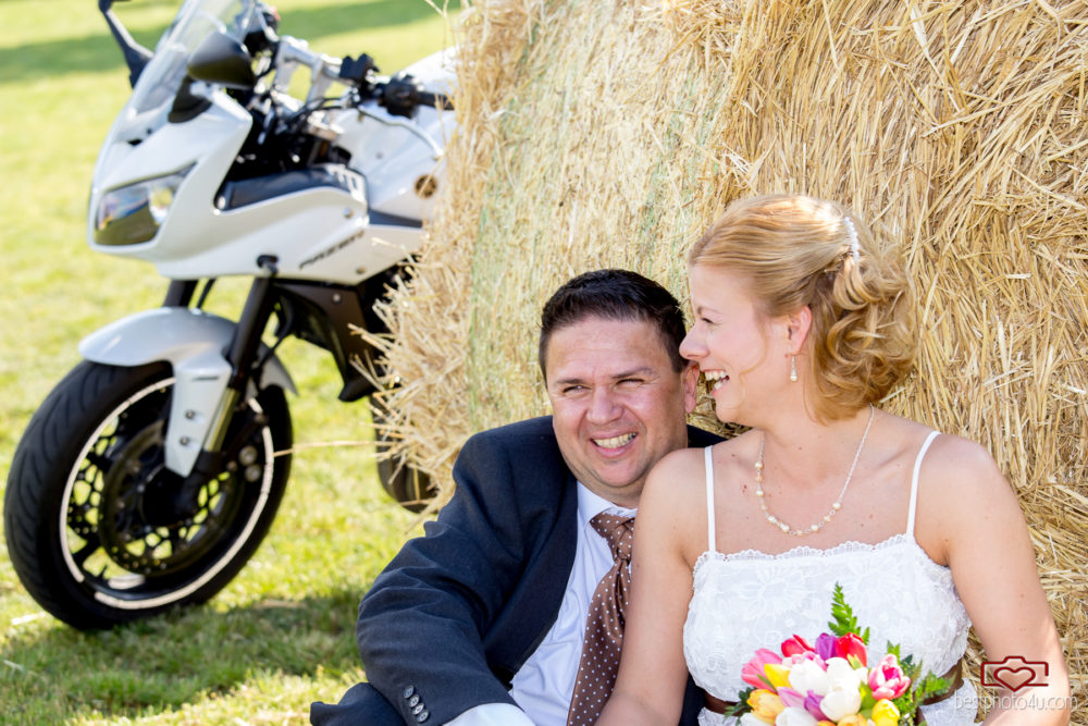 Csilla és Attila esküvői fotói a sóskúti lovasklubban